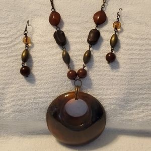 Chunky necklace and earrings